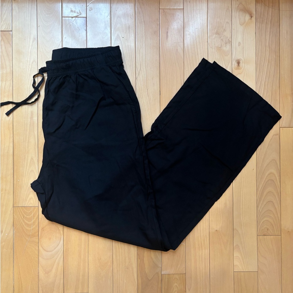 UNIQLO Women's Drape Straight Pants in Black Size Medium